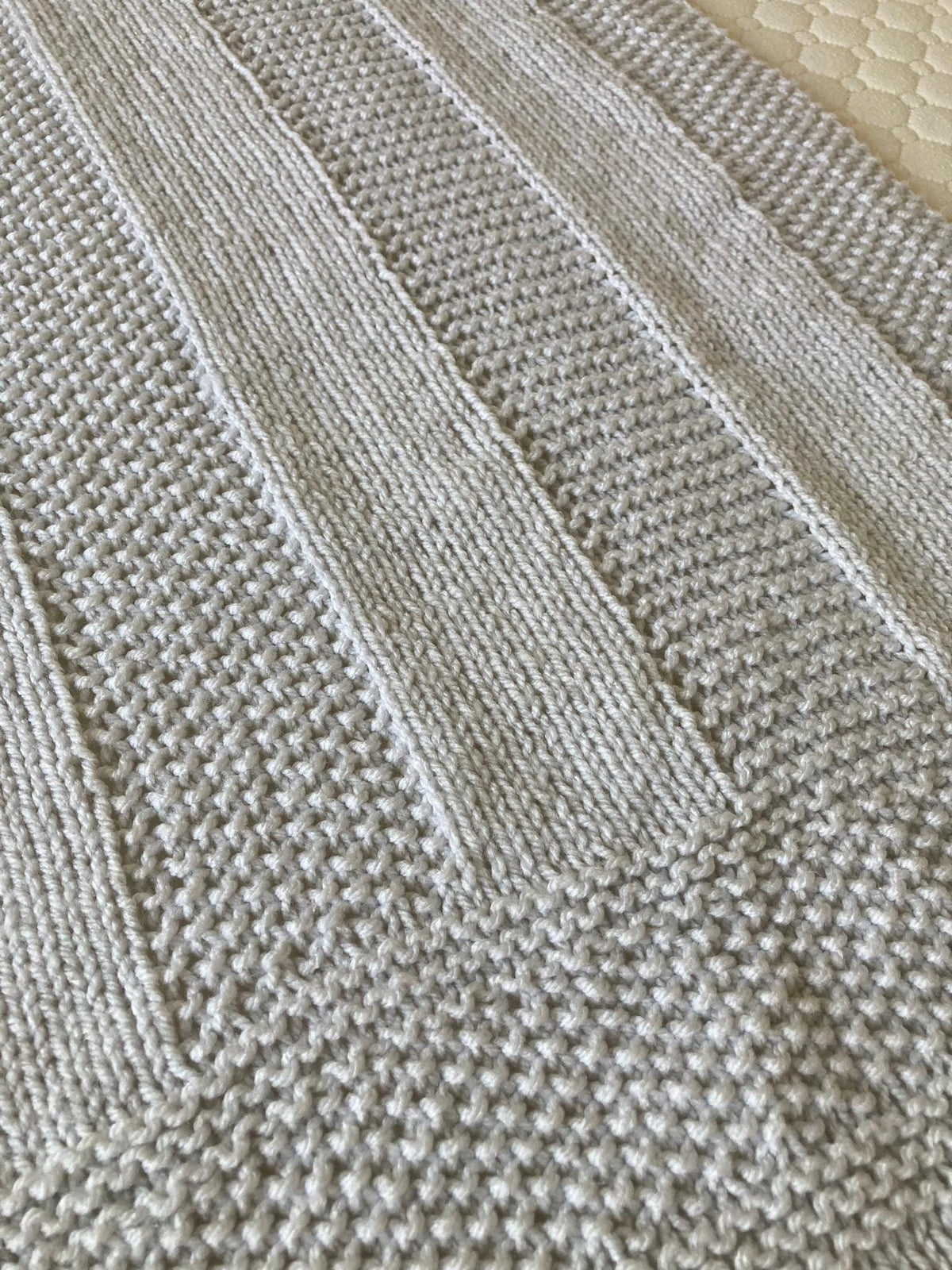 Knitting pattern ~ Hugo Baby Blanket ~ Perfect for beginners ~  Aran Yarn ~ ENGLISH ~ PDF Download