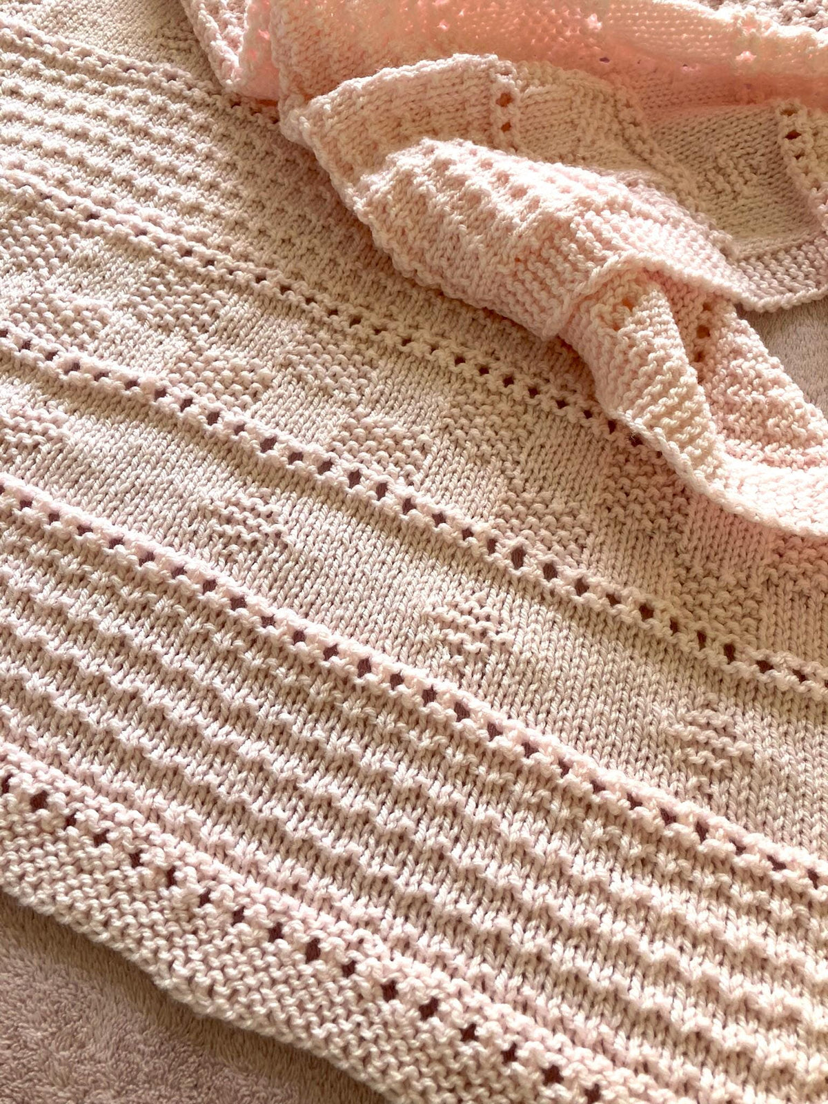 Knitting pattern ~ Livie Baby Blanket in DK Yarn ~ ENGLISH ~ PDF Download