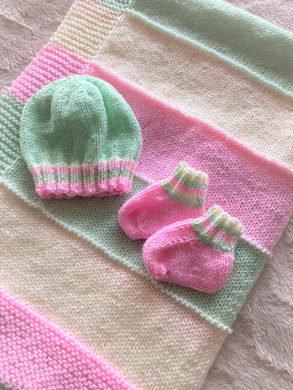 Knitting pattern ~ Bold Stripes Baby Blanket , Hat & Bootees Set ~ DK Yarn ~ ENGLISH ~ PDF Download