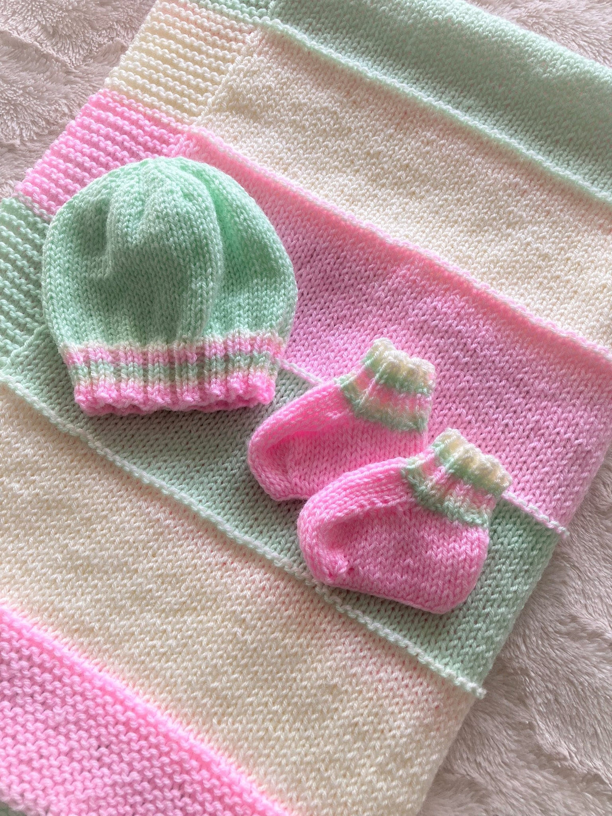 Knitting pattern ~ Bold Stripes Baby Blanket , Hat & Bootees Set ~ DK Yarn ~ ENGLISH ~ PDF Download