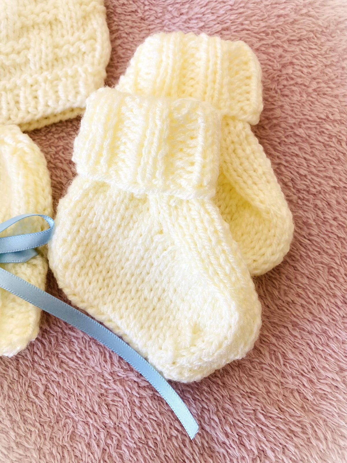 Knitting pattern ~ Easy Weave New Baby Set /  Hat , Mittens and Bootees ~ ENGLISH ~ PDF Download
