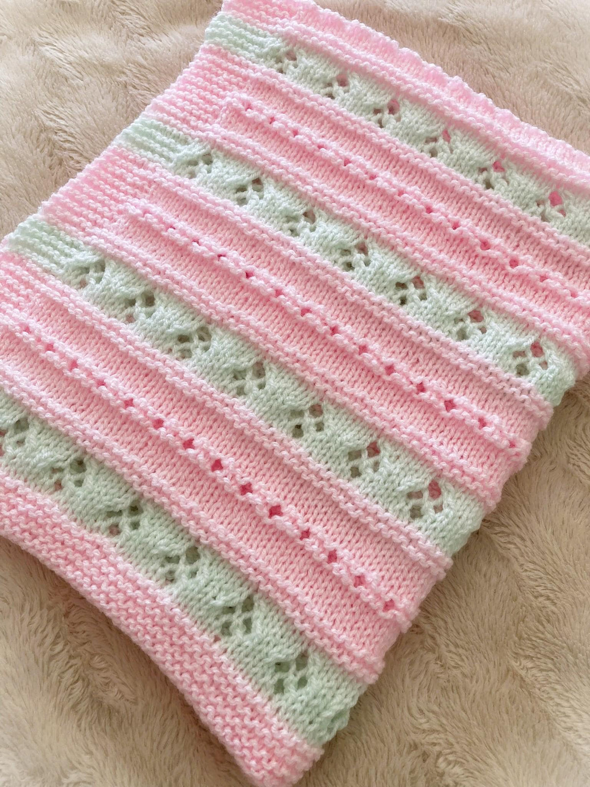 Knitting pattern ~ Alana Baby Blanket in DK Yarn ~ ENGLISH ~ PDF Download