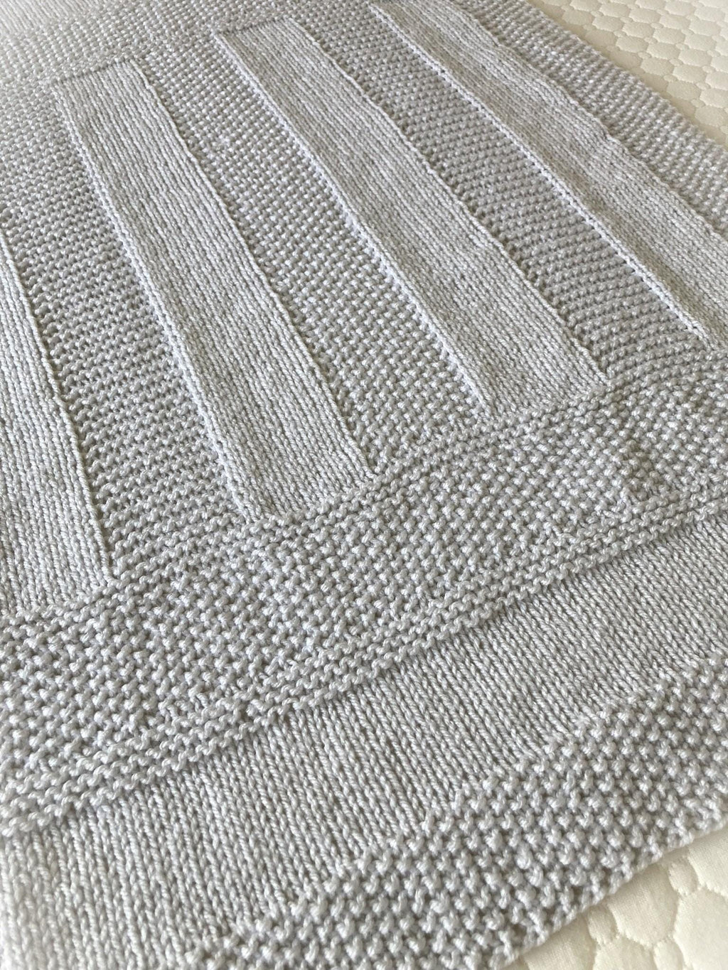 Knitting pattern ~ Hugo Baby Blanket ~ Perfect for beginners ~  Aran Yarn ~ ENGLISH ~ PDF Download
