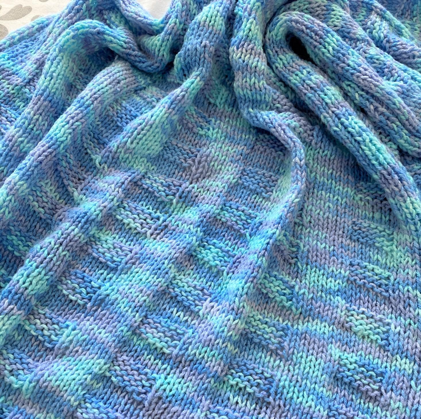 Knitting Pattern ~ Reversible Baby Blanket in DK yarn ~ Simple Pattern. ~ ENGLISH ~ PDF Download