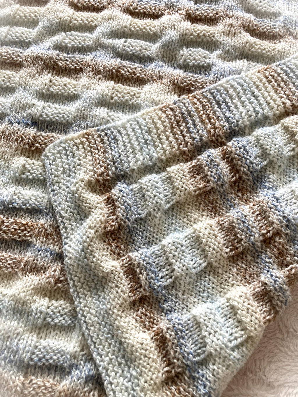 Knitting Pattern ~ Reversible Baby Blanket in DK yarn ~ Simple Pattern. ~ ENGLISH ~ PDF Download