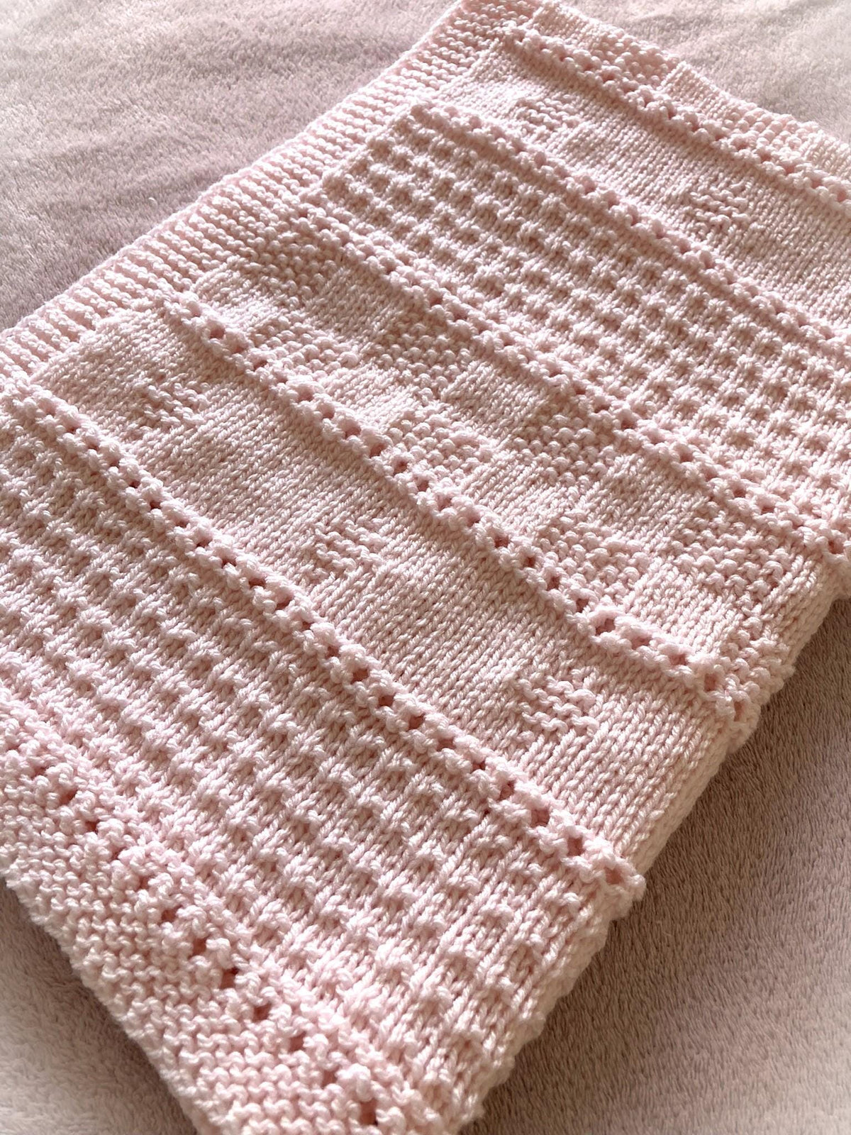 Knitting pattern ~ Livie Baby Blanket in DK Yarn ~ ENGLISH ~ PDF Download