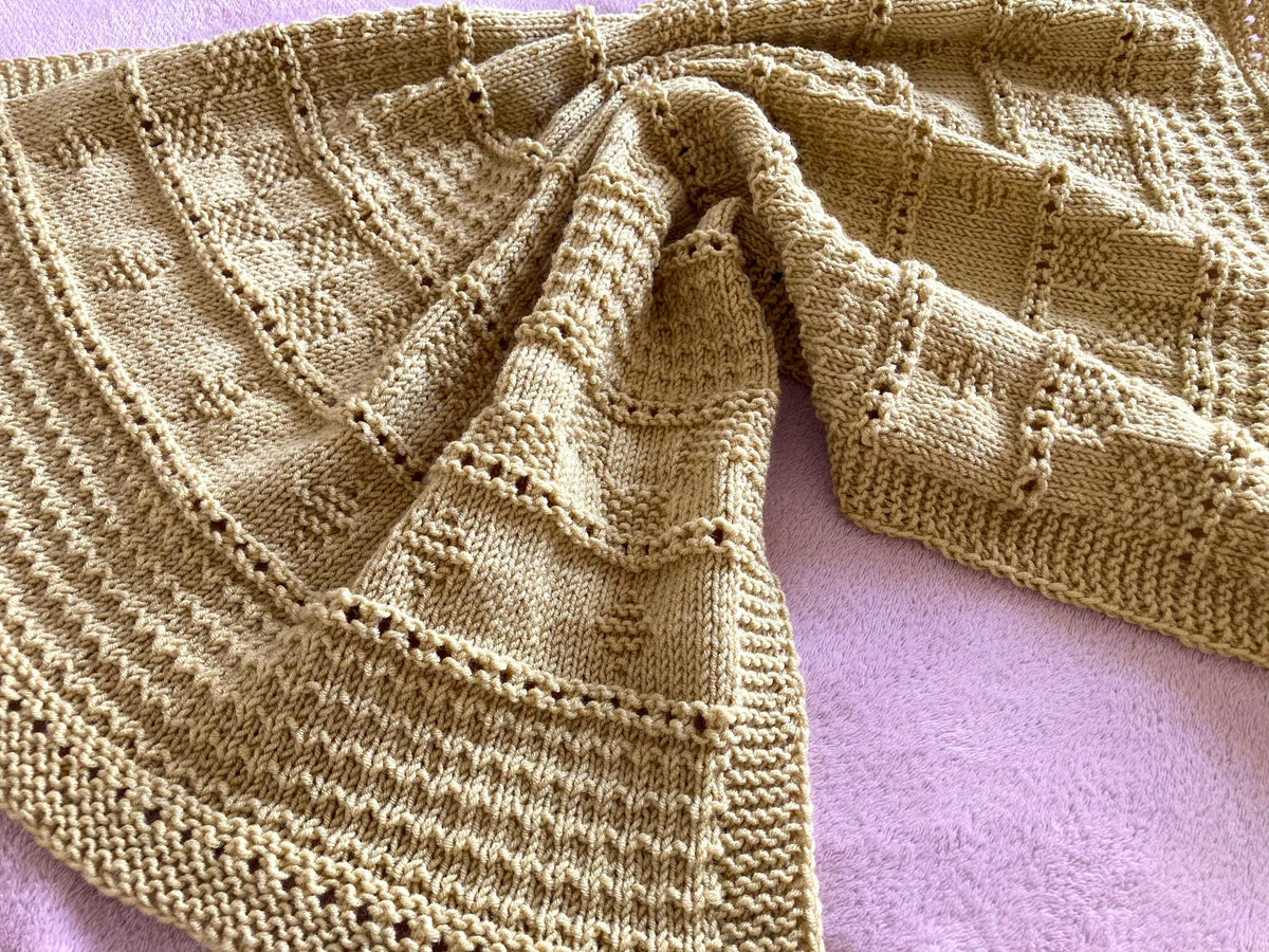 Knitting pattern ~ Livie Baby Blanket in DK Yarn ~ ENGLISH ~ PDF Download