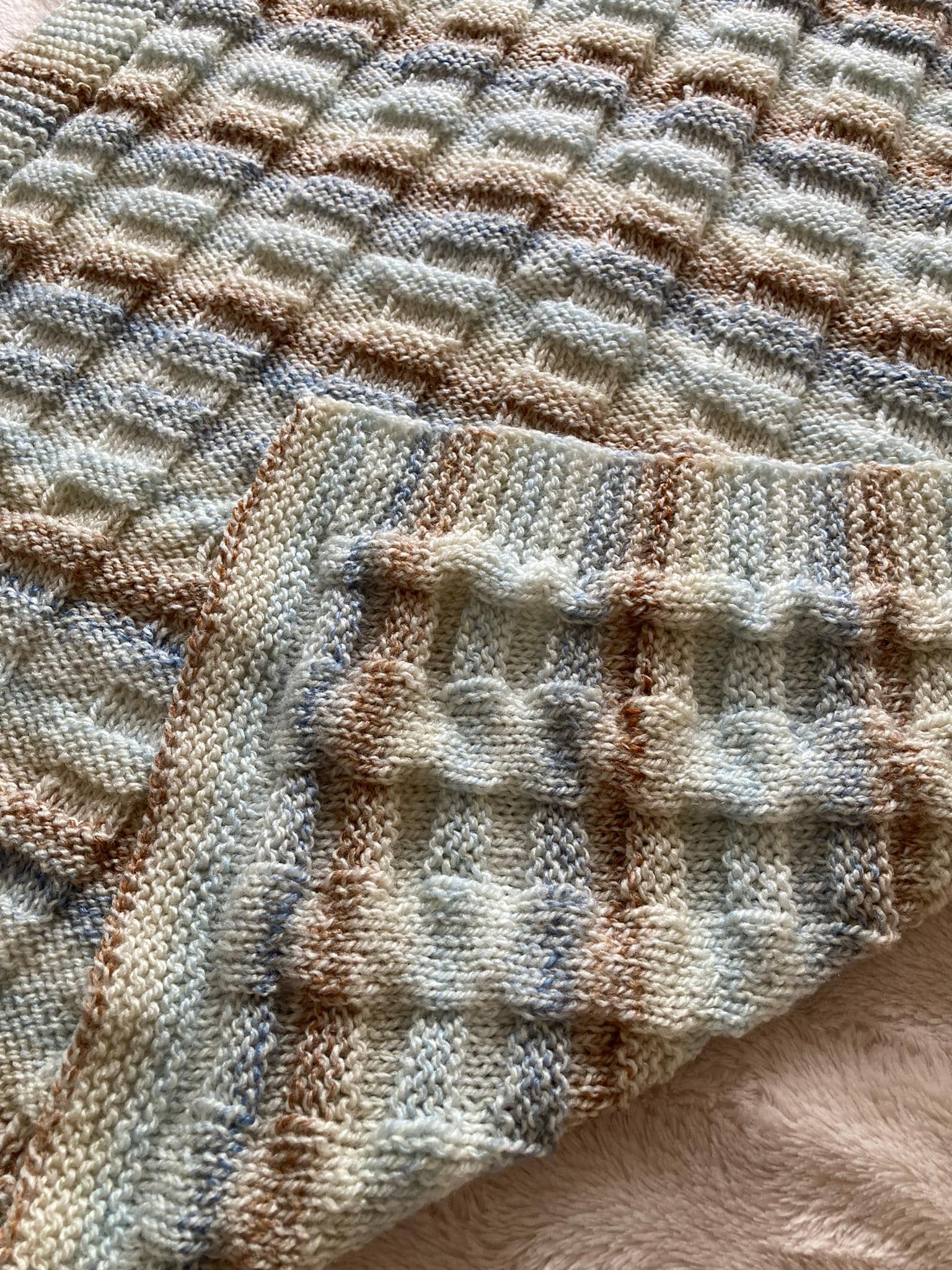 Knitting Pattern ~ Reversible Baby Blanket in DK yarn ~ Simple Pattern. ~ ENGLISH ~ PDF Download