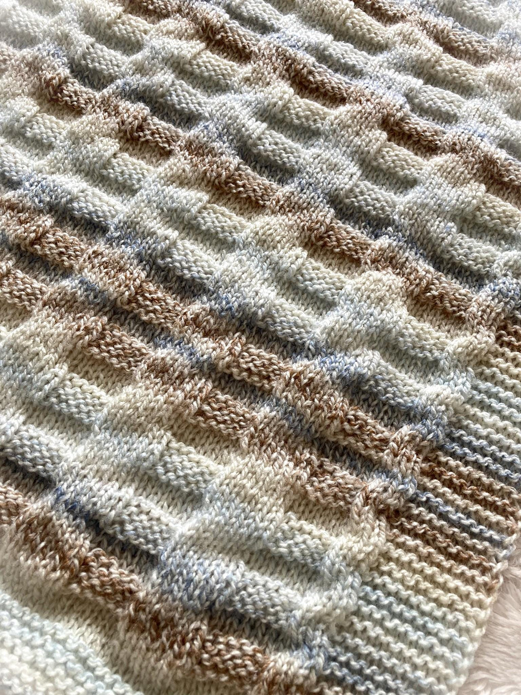 Knitting Pattern ~ Reversible Baby Blanket in DK yarn ~ Simple Pattern. ~ ENGLISH ~ PDF Download