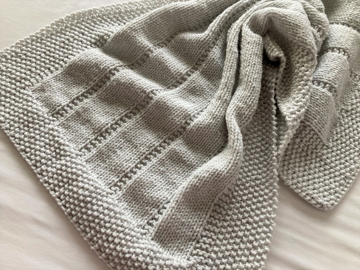 Knitting pattern ~ Easy Baby Blanket in Chunky, Aran or DK ~ Perfect for beginners ~ ENGLISH ~ PDF Download
