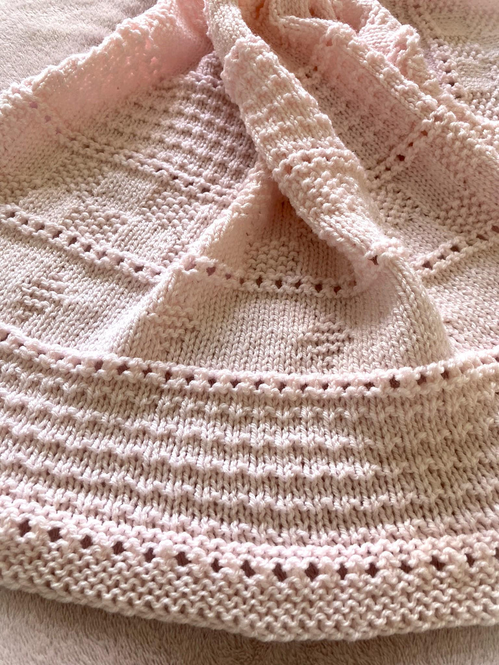 Knitting pattern ~ Livie Baby Blanket in DK Yarn ~ ENGLISH ~ PDF Download