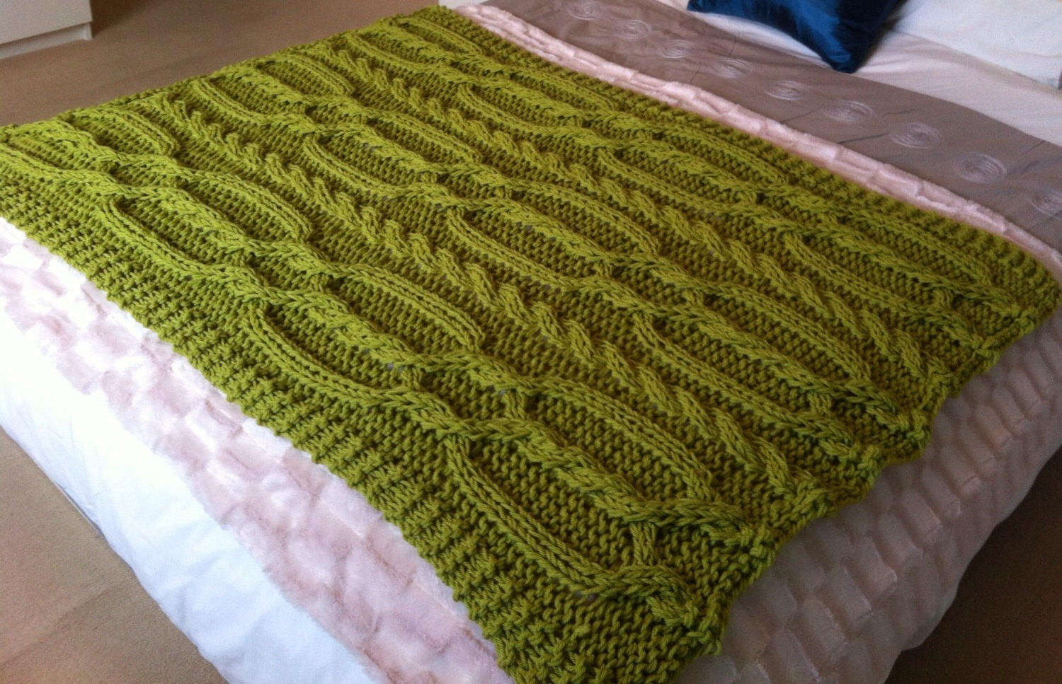 Knitting pattern ~ Snuggly Cable Blanket / Throw. ~ ENGLISH ~  PDF Download