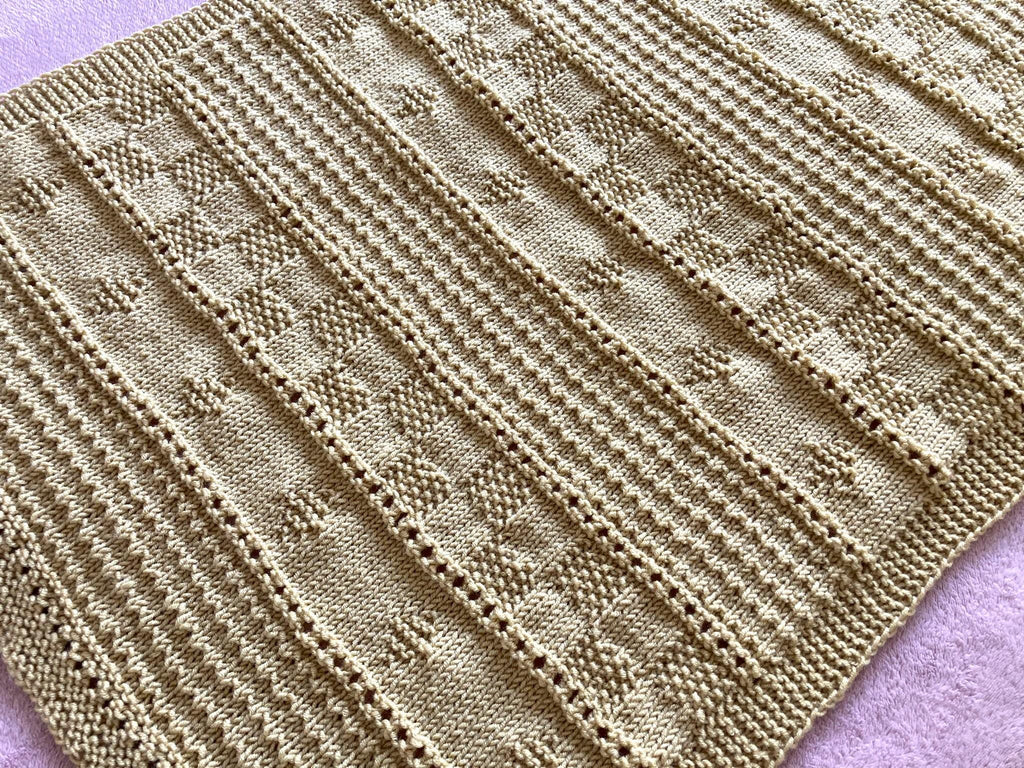 Knitting pattern ~ Livie Baby Blanket in DK Yarn ~ ENGLISH ~ PDF Download