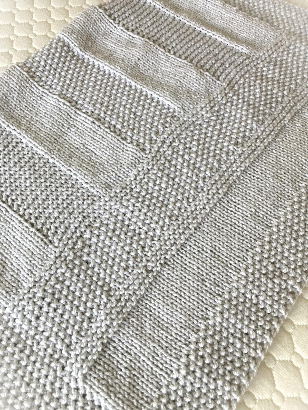 Knitting pattern ~ Hugo Baby Blanket ~ Perfect for beginners ~  Aran Yarn ~ ENGLISH ~ PDF Download