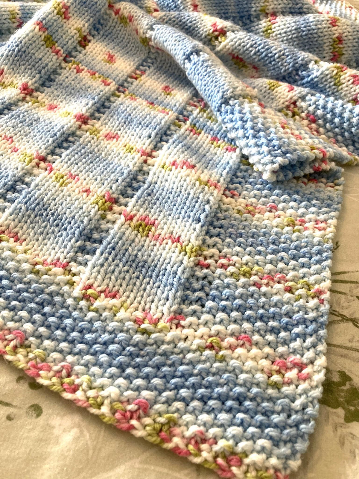 Knitting pattern ~ Easy Baby Blanket in Chunky, Aran or DK ~ Perfect for beginners ~ ENGLISH ~ PDF Download