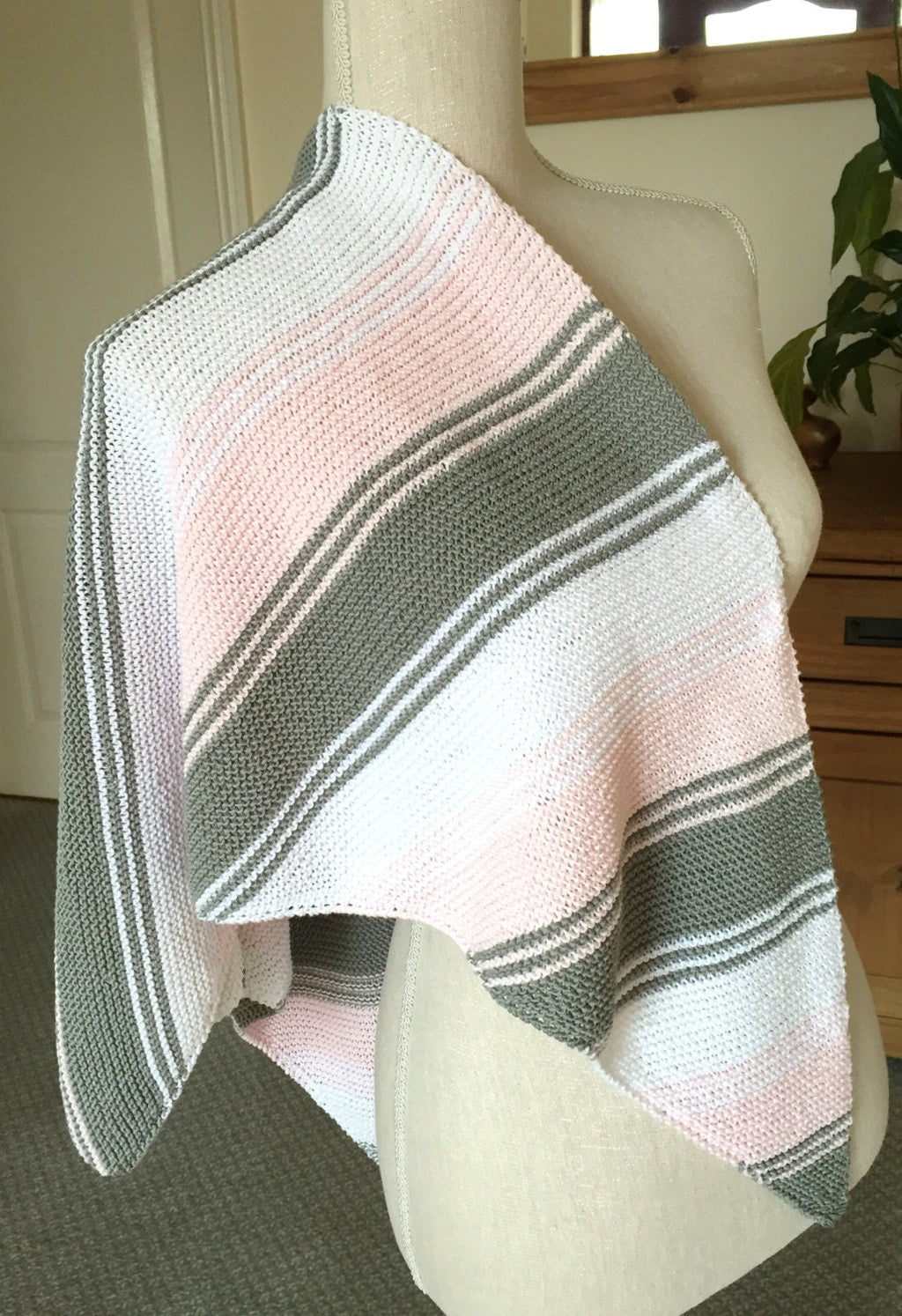 Knitting pattern ~ Effortless Colour Block Shawl ~ ENGLISH ~  PDF Download