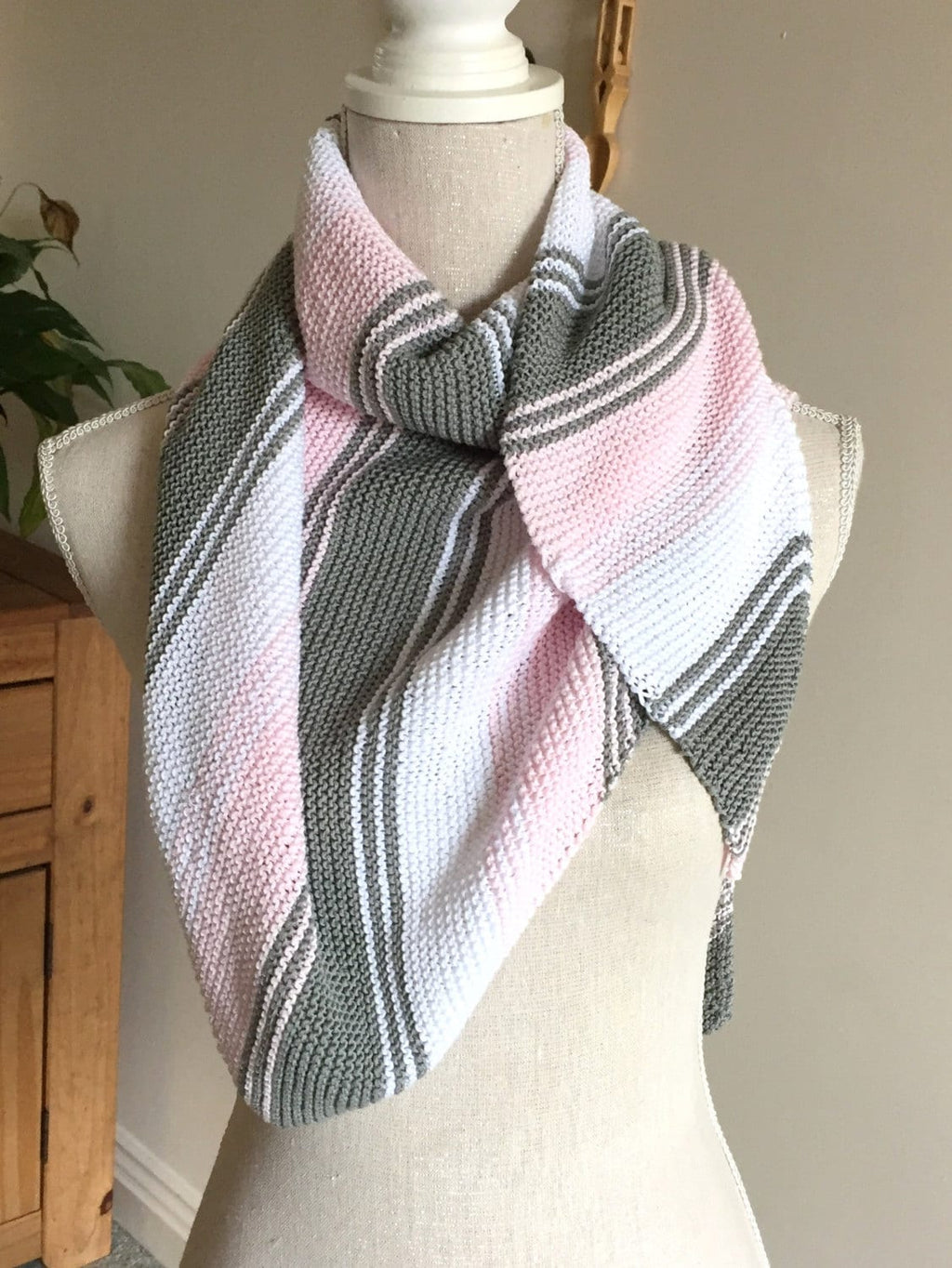 Knitting pattern ~ Effortless Colour Block Shawl ~ ENGLISH ~  PDF Download